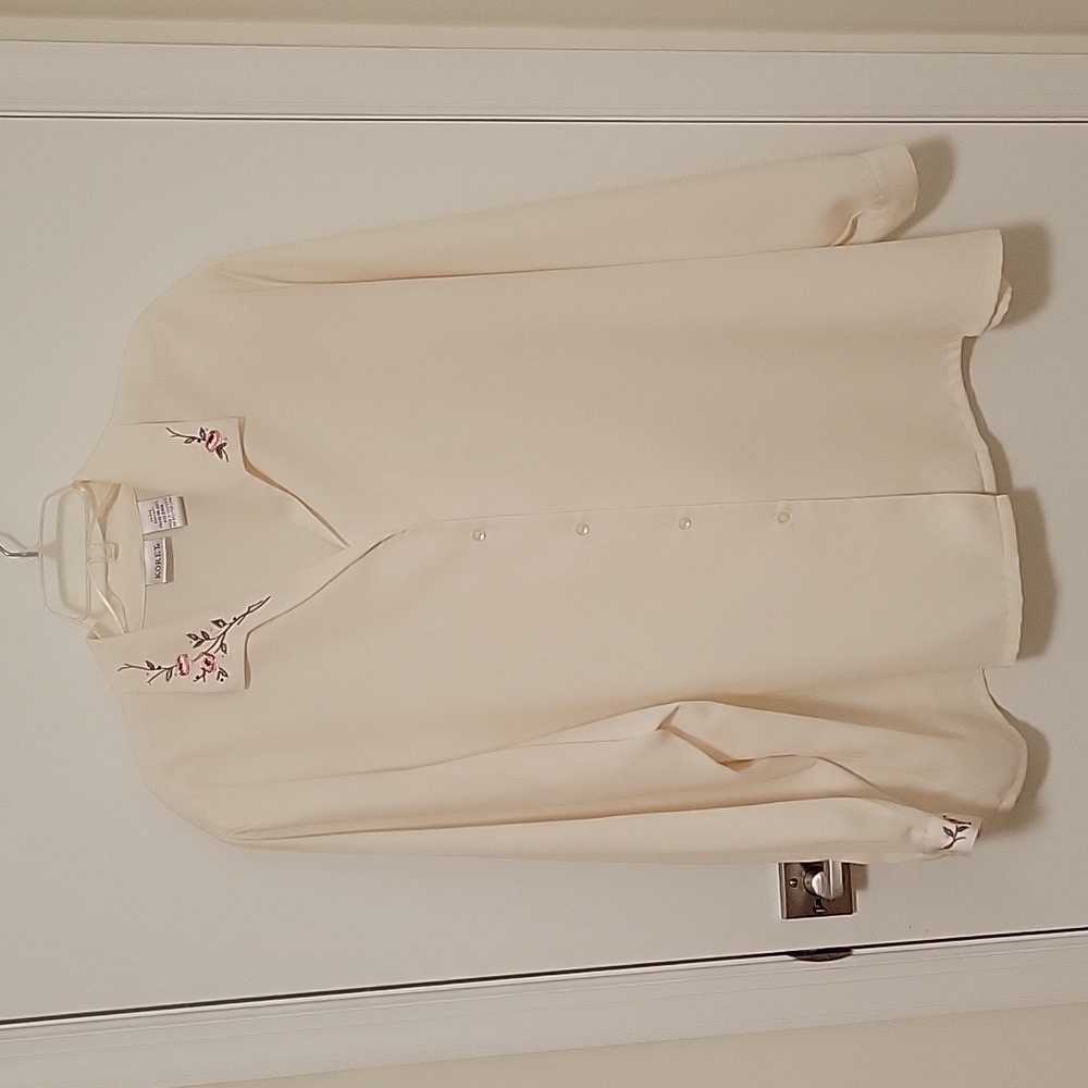 COPY - Cream blouse with embroidered roses on collar and sleeves
